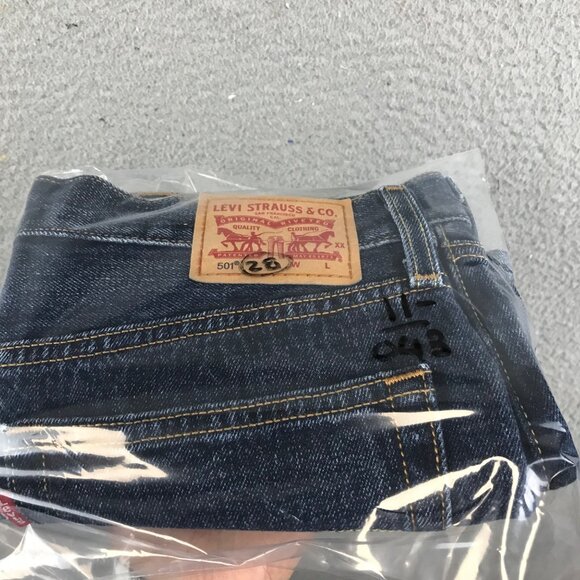 Levi's 501 Denim Shorts Size 28W - Picture 10 of 10
